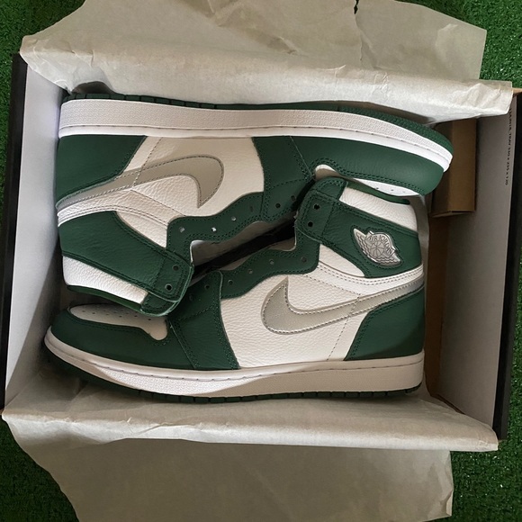Air Jordan retro 1s main image 5